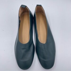 Everlane Women's Flats in Dark Green